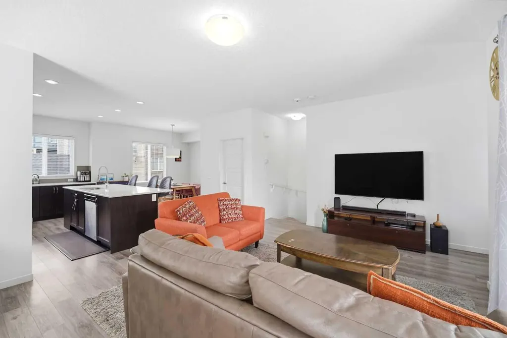 301 Nolanlake Villas NW Calgary AB T3R 0Z7