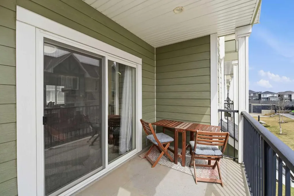 301 Nolanlake Villas NW Calgary AB T3R 0Z7
