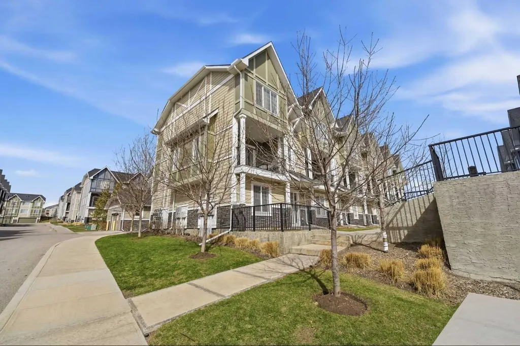 301 Nolanlake Villas NW Calgary AB T3R 0Z7