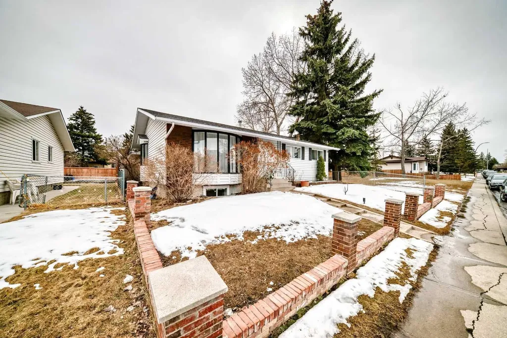 5411 Temple Road NE Calgary AB T1Y3B1