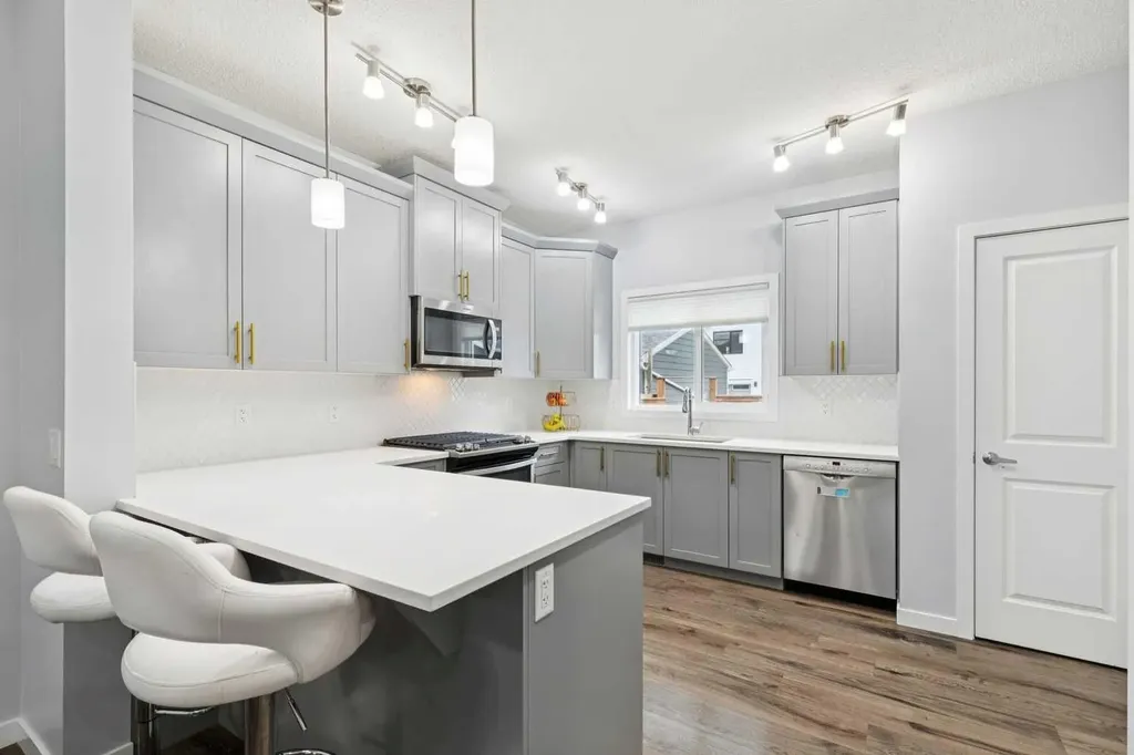 27 Masters Manor SE Calgary AB T3M 2R3