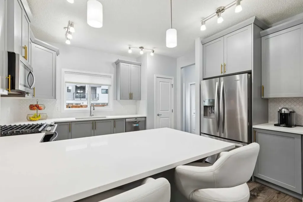 27 Masters Manor SE Calgary AB T3M 2R3