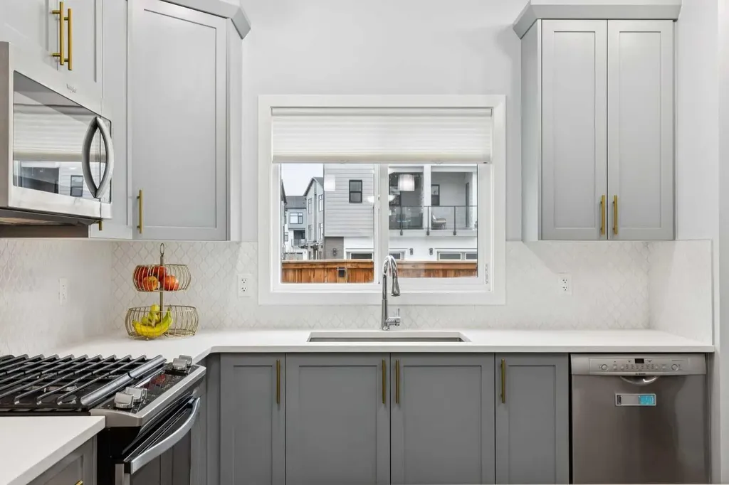 27 Masters Manor SE Calgary AB T3M 2R3