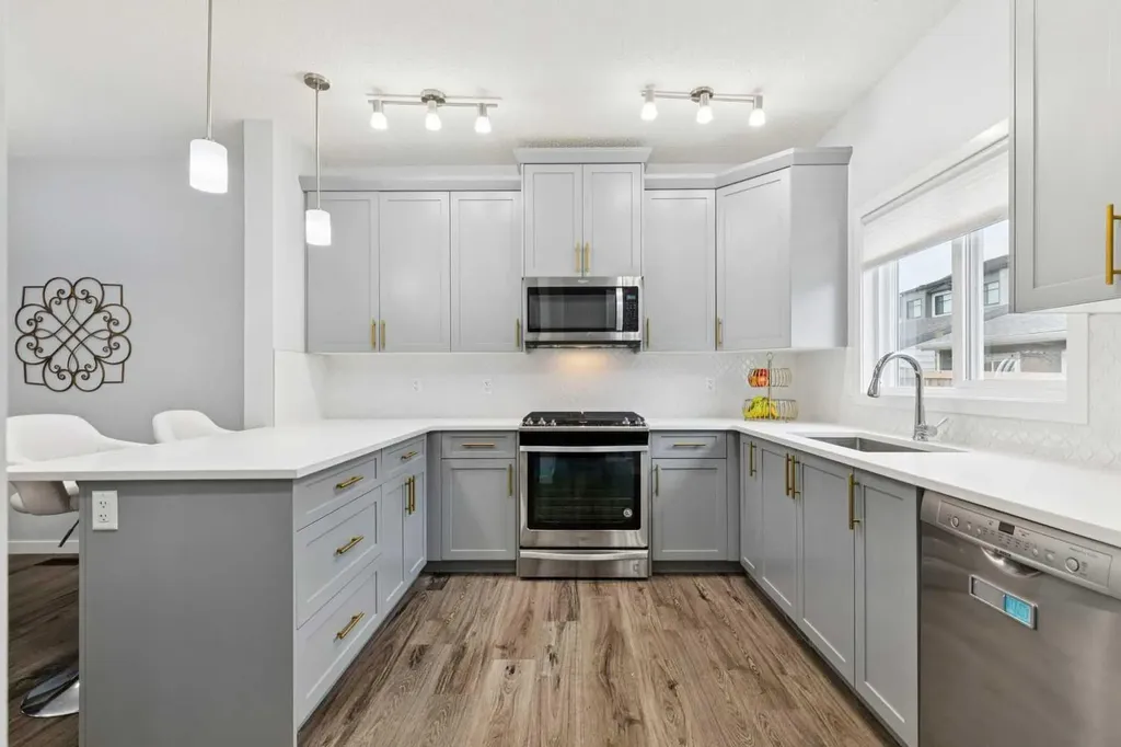 27 Masters Manor SE Calgary AB T3M 2R3