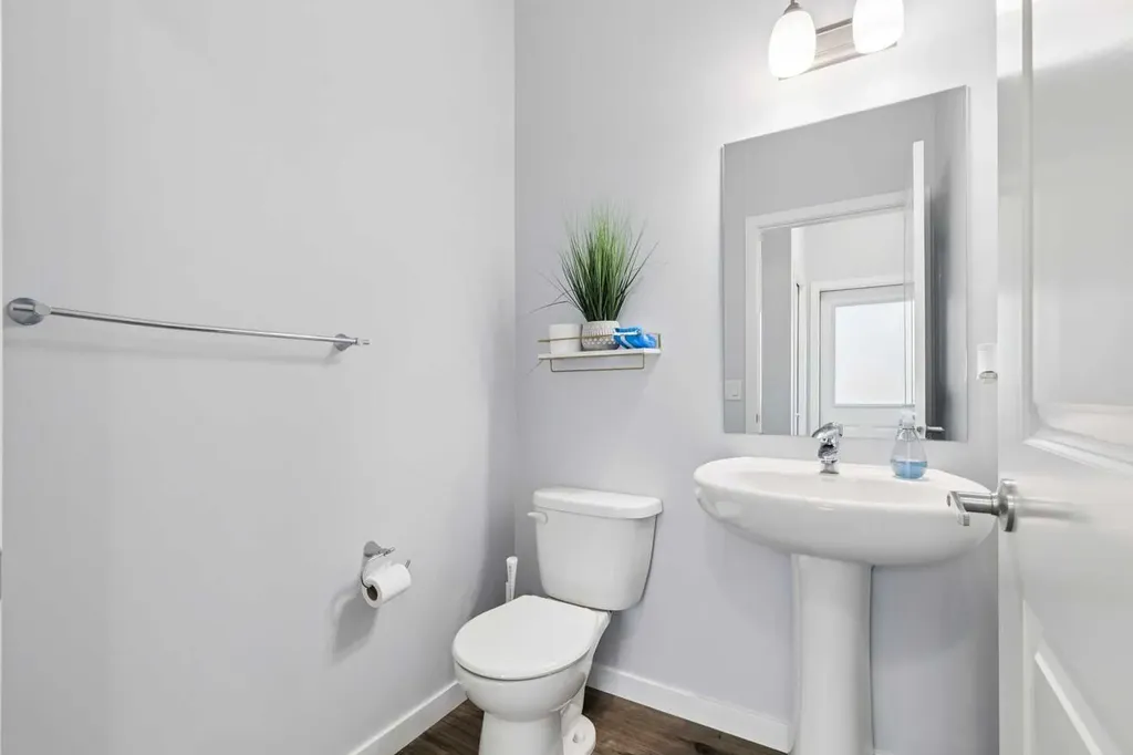 27 Masters Manor SE Calgary AB T3M 2R3