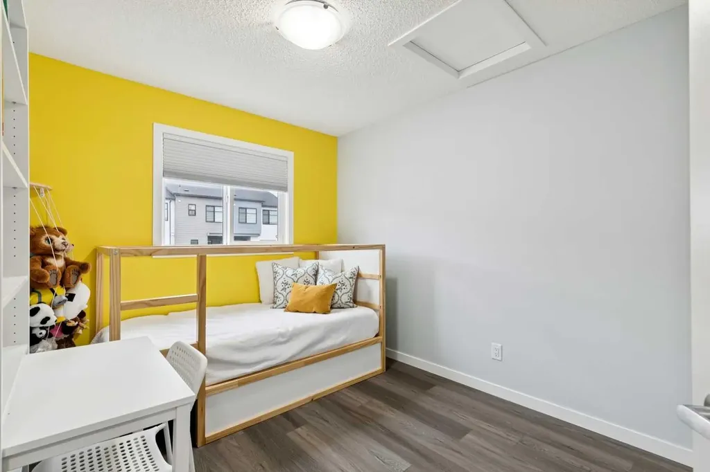 27 Masters Manor SE Calgary AB T3M 2R3