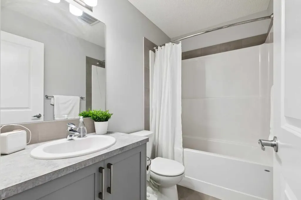 27 Masters Manor SE Calgary AB T3M 2R3