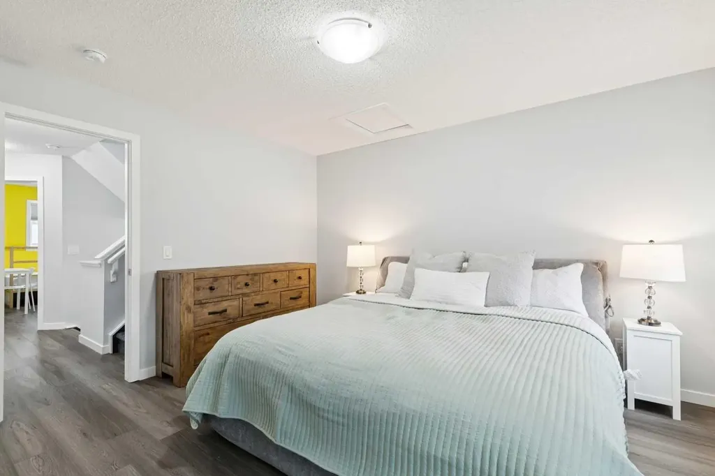 27 Masters Manor SE Calgary AB T3M 2R3