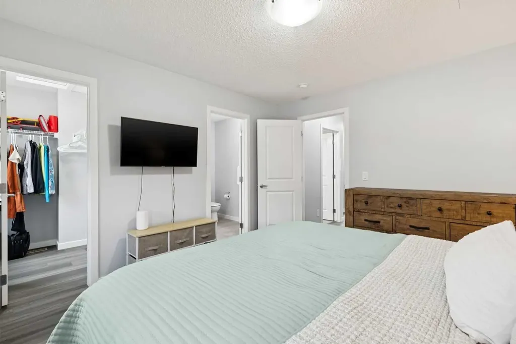 27 Masters Manor SE Calgary AB T3M 2R3