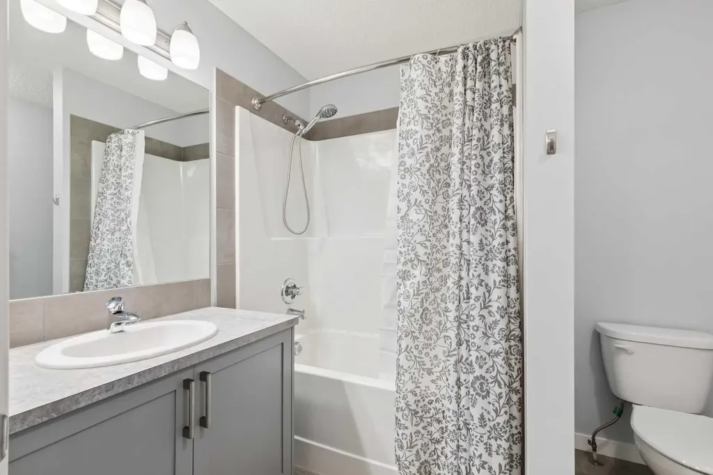 27 Masters Manor SE Calgary AB T3M 2R3