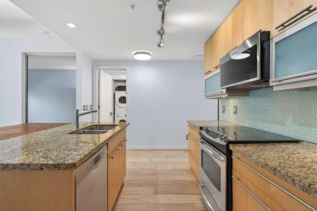 215 13 Avenue SW Calgary AB T2R 0V6