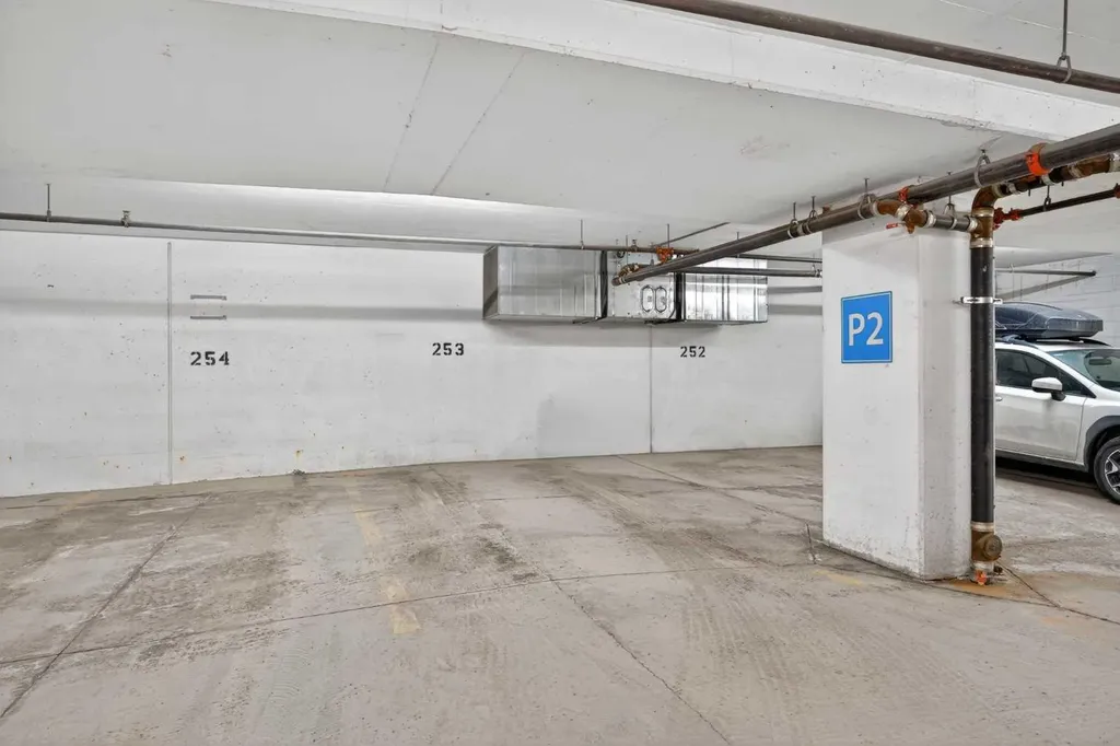 215 13 Avenue SW Calgary AB T2R 0V6