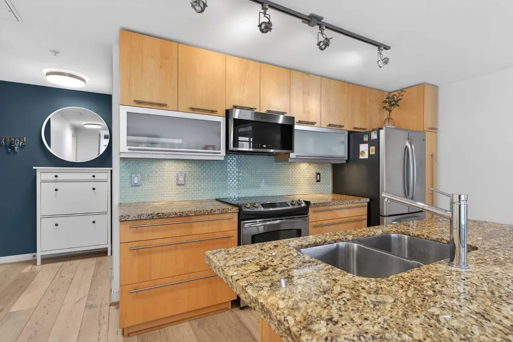 215 13 Avenue SW Calgary AB T2R 0V6