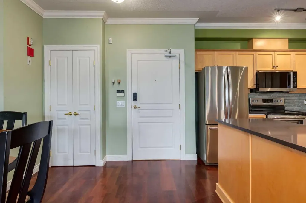 59 22 Avenue SW Calgary AB T2S3C7