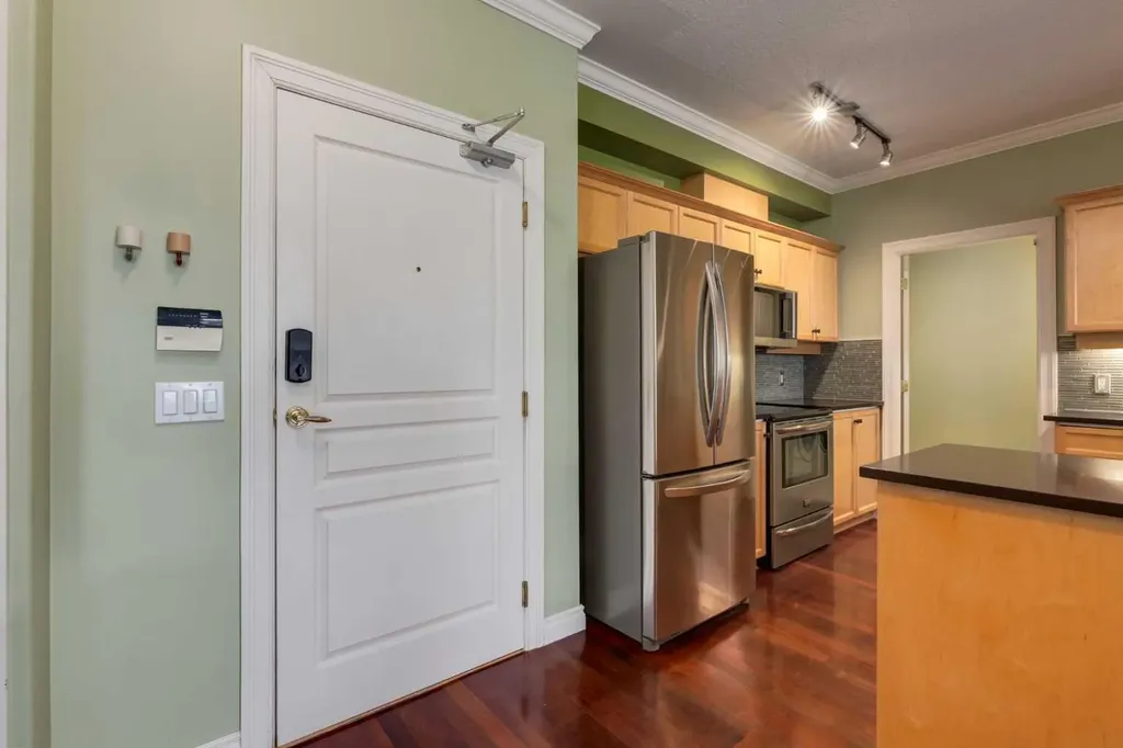 59 22 Avenue SW Calgary AB T2S3C7