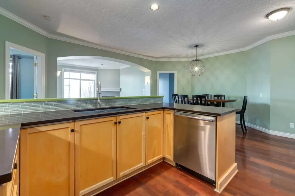 59 22 Avenue SW Calgary AB T2S3C7