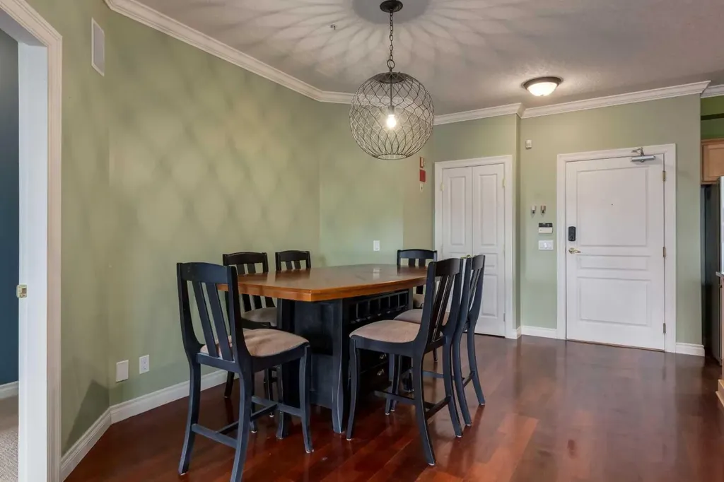 59 22 Avenue SW Calgary AB T2S3C7