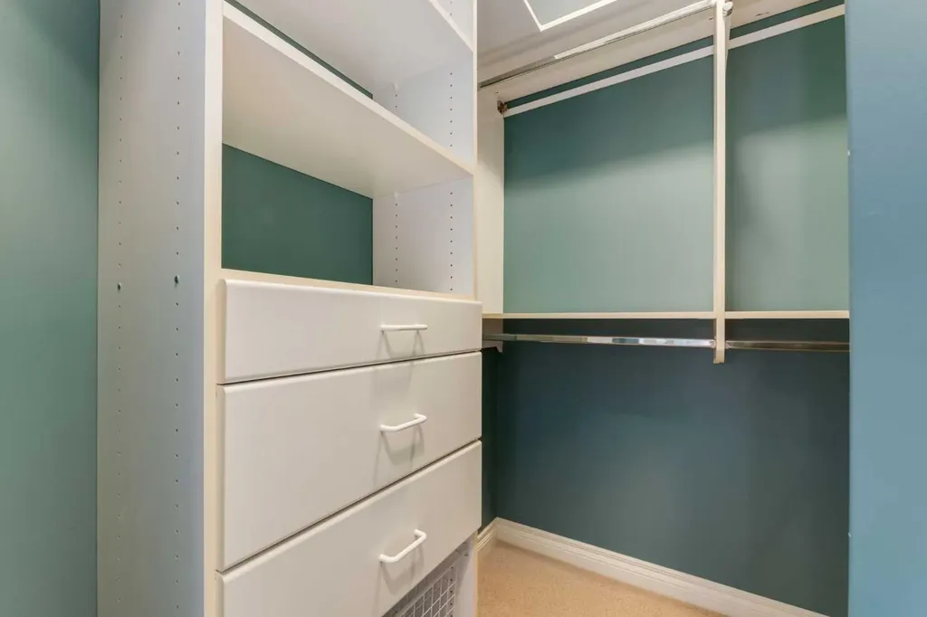 59 22 Avenue SW Calgary AB T2S3C7