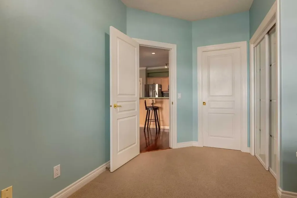 59 22 Avenue SW Calgary AB T2S3C7