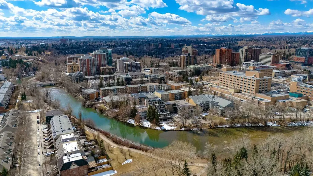 59 22 Avenue SW Calgary AB T2S3C7