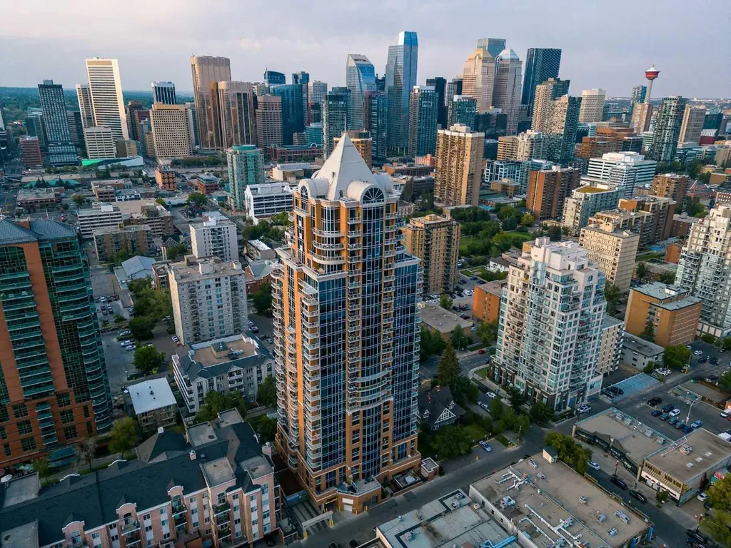 817 15 Avenue SW Calgary AB T2R 0H8