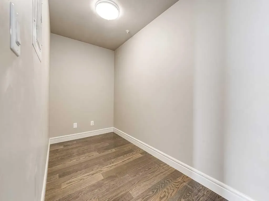 817 15 Avenue SW Calgary AB T2R 0H8