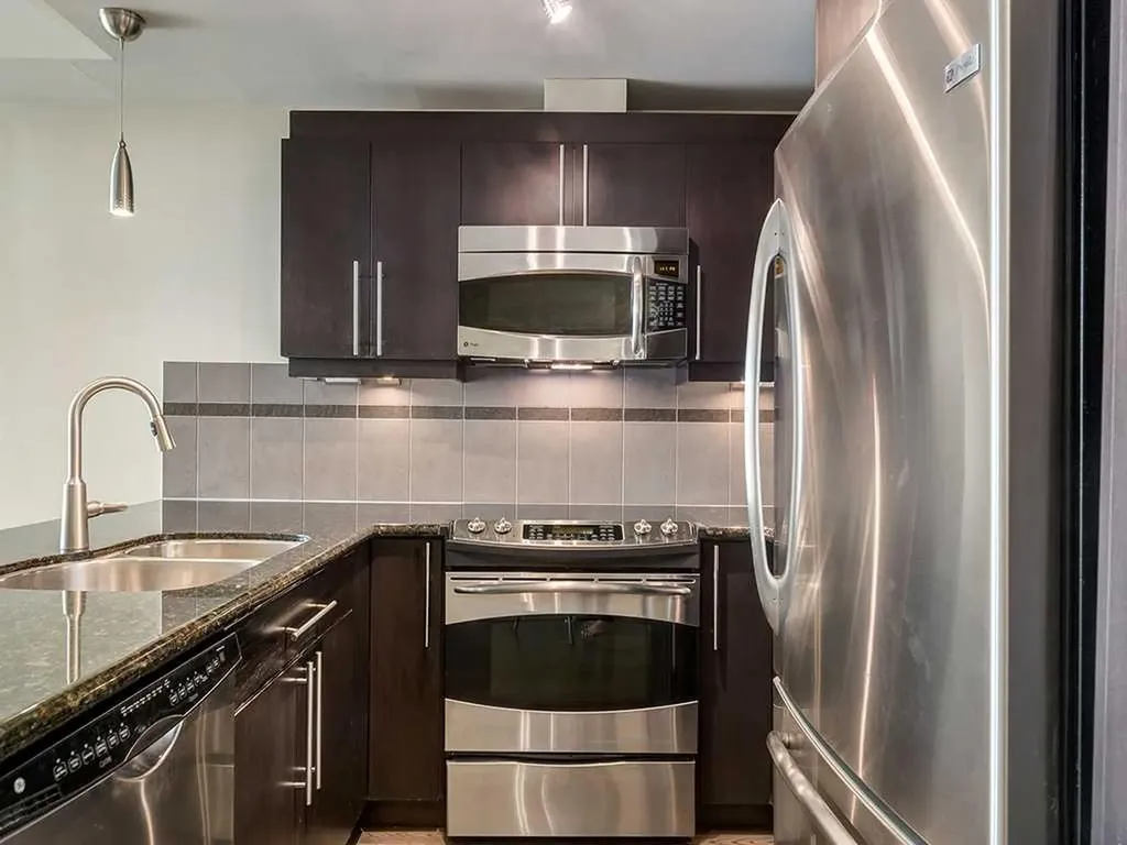 817 15 Avenue SW Calgary AB T2R 0H8