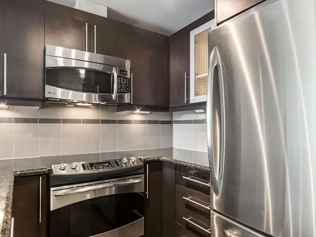 817 15 Avenue SW Calgary AB T2R 0H8