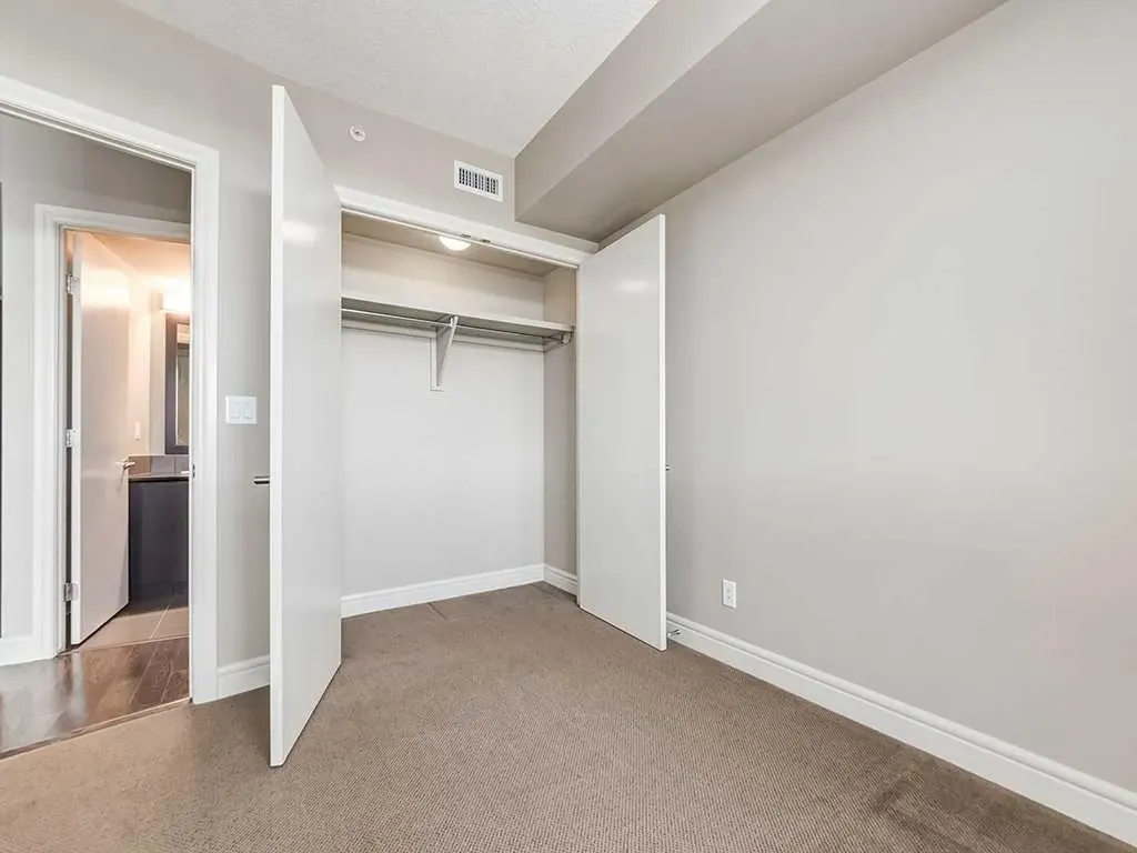 817 15 Avenue SW Calgary AB T2R 0H8