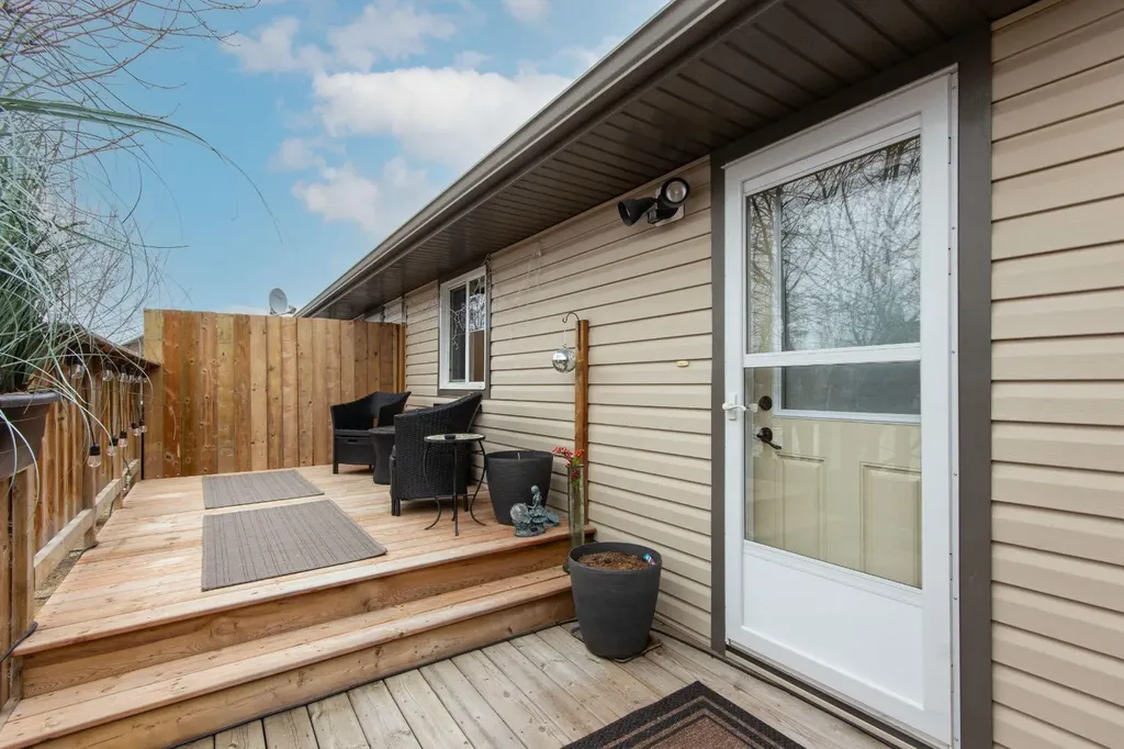 114 Redwood Boulevard Springbrook AB T4S 0J5