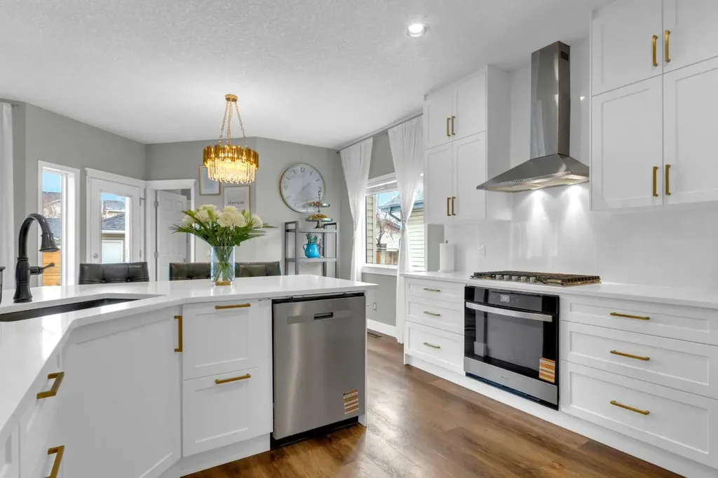 14 Inverness Close SE Calgary AB T2Z2X7