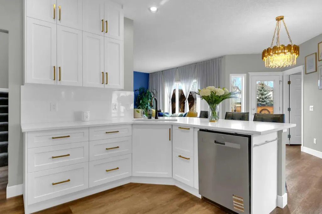 14 Inverness Close SE Calgary AB T2Z2X7