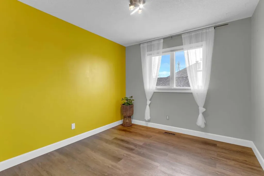 14 Inverness Close SE Calgary AB T2Z2X7