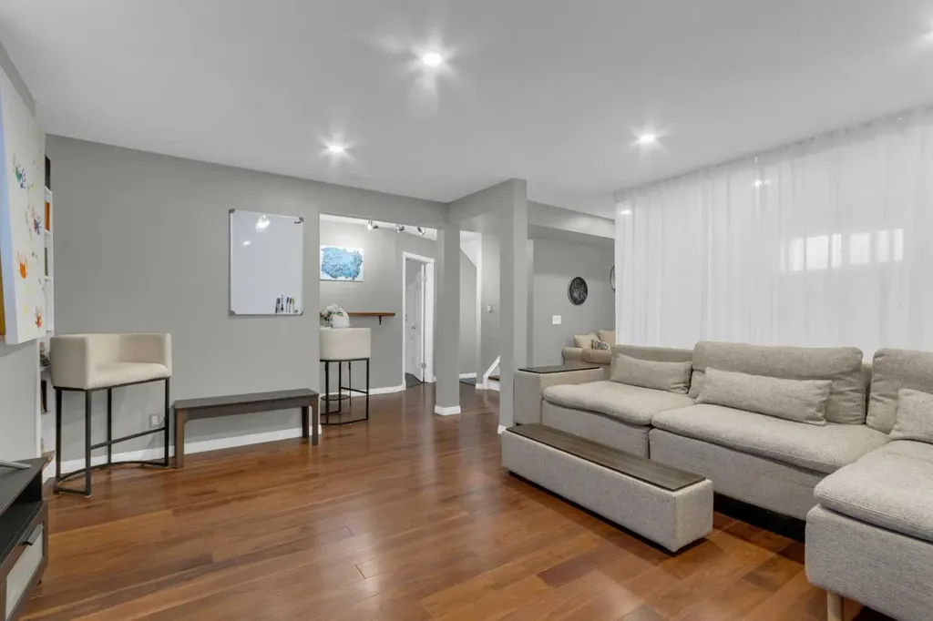 14 Inverness Close SE Calgary AB T2Z2X7