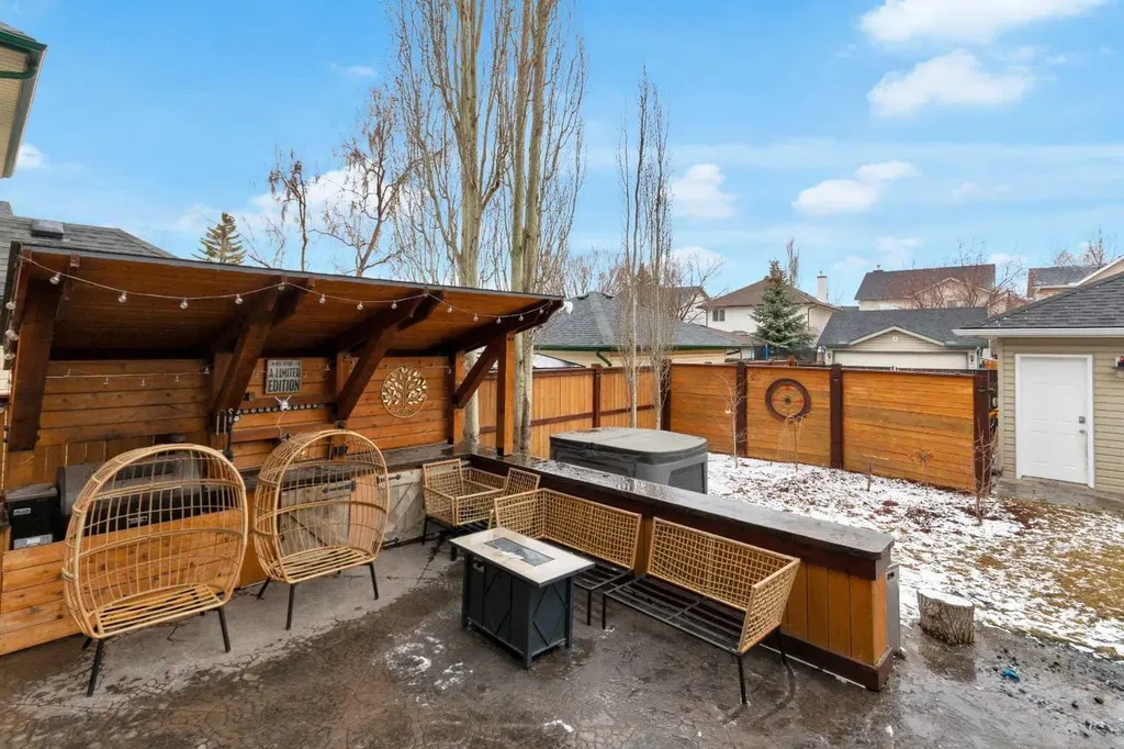 14 Inverness Close SE Calgary AB T2Z2X7