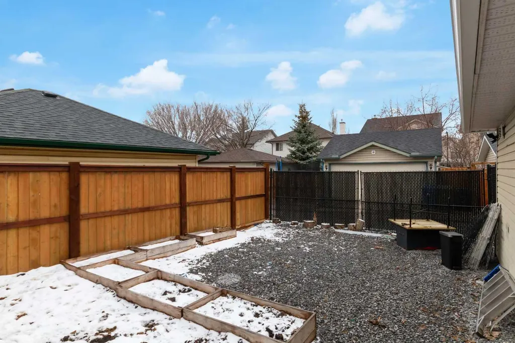 14 Inverness Close SE Calgary AB T2Z2X7