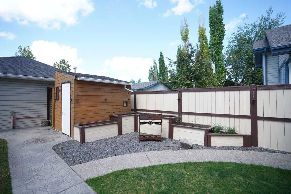 14 Inverness Close SE Calgary AB T2Z2X7