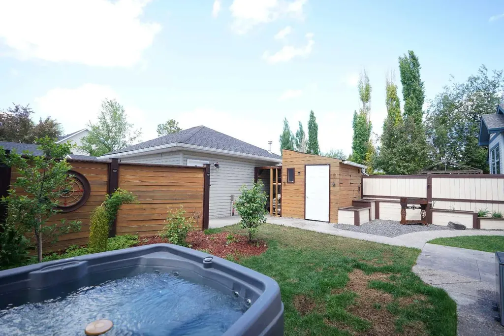 14 Inverness Close SE Calgary AB T2Z2X7