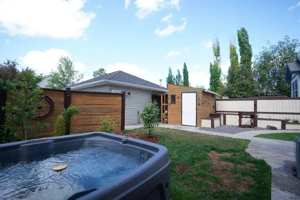 14 Inverness Close SE Calgary AB T2Z2X7
