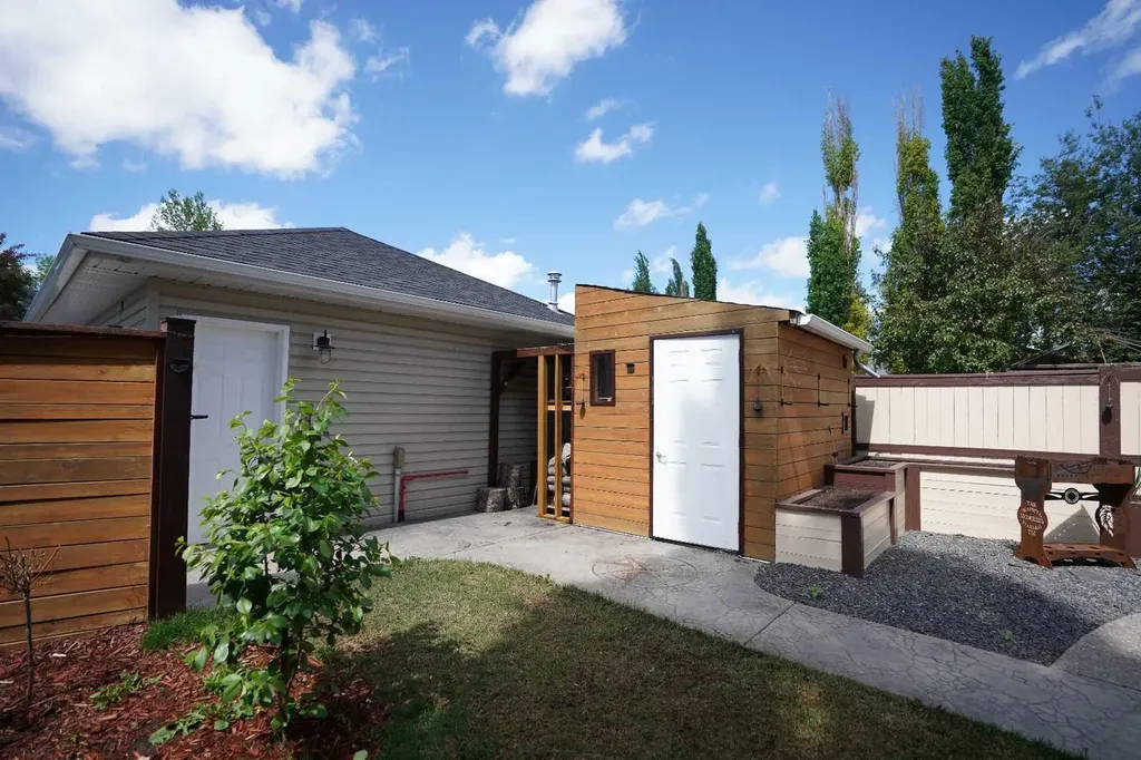 14 Inverness Close SE Calgary AB T2Z2X7