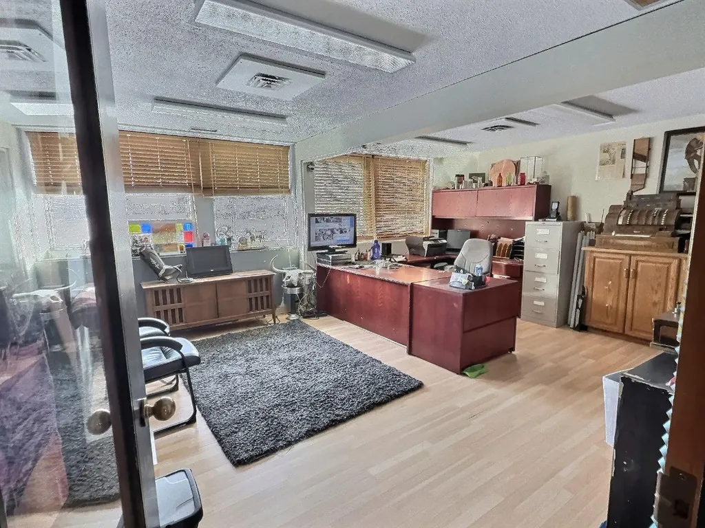 4804 50 Street Ponoka AB T4J 1S1