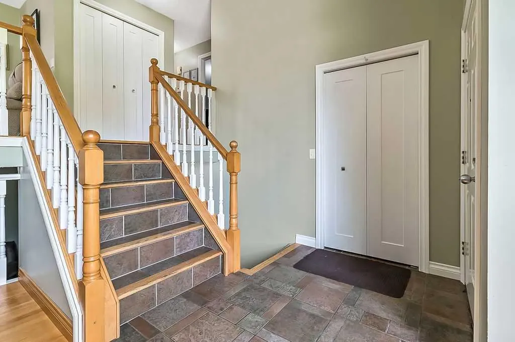 141 Shawfield Way SW Calgary AB T2Y 2Y2