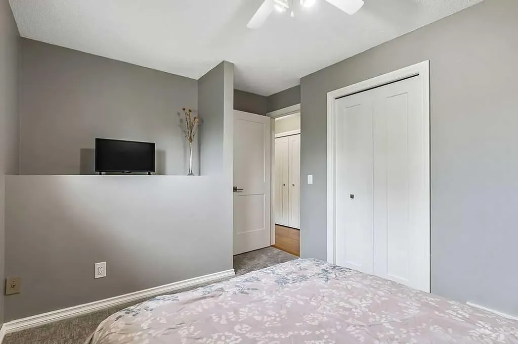 141 Shawfield Way SW Calgary AB T2Y 2Y2