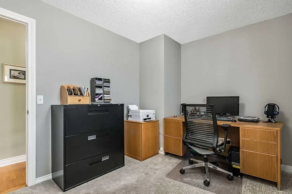 141 Shawfield Way SW Calgary AB T2Y 2Y2