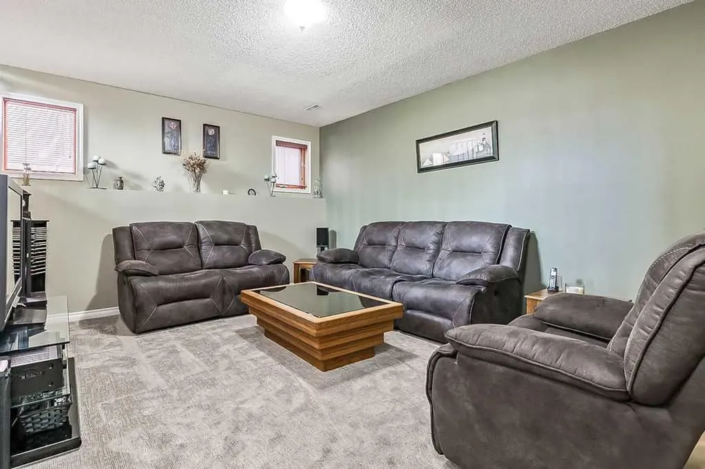 141 Shawfield Way SW Calgary AB T2Y 2Y2