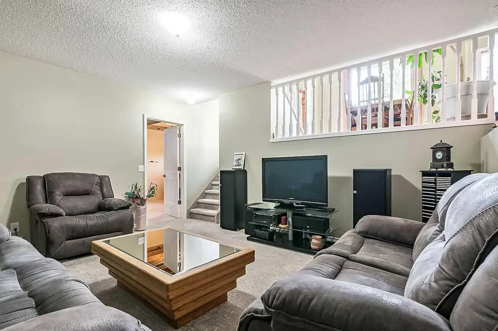 141 Shawfield Way SW Calgary AB T2Y 2Y2