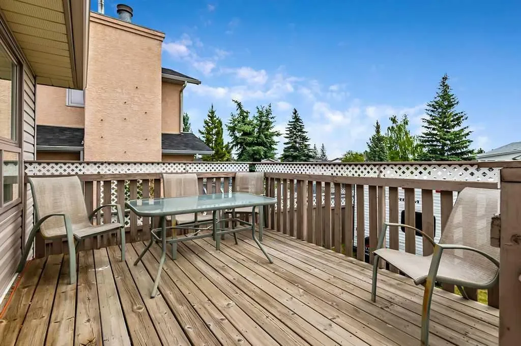 141 Shawfield Way SW Calgary AB T2Y 2Y2