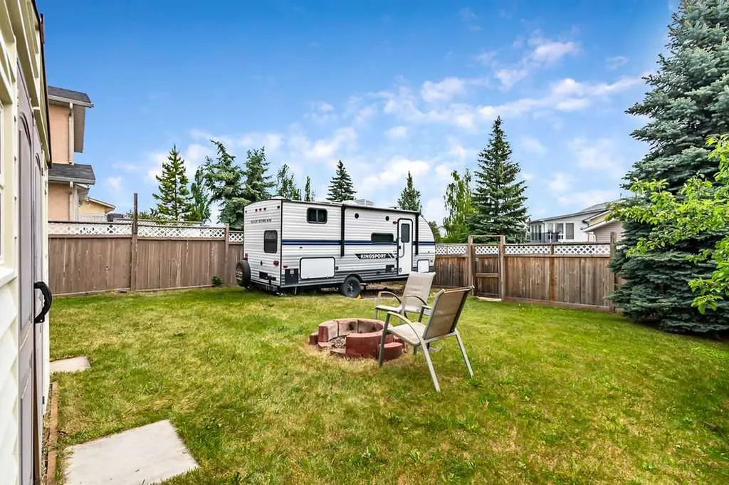 141 Shawfield Way SW Calgary AB T2Y 2Y2