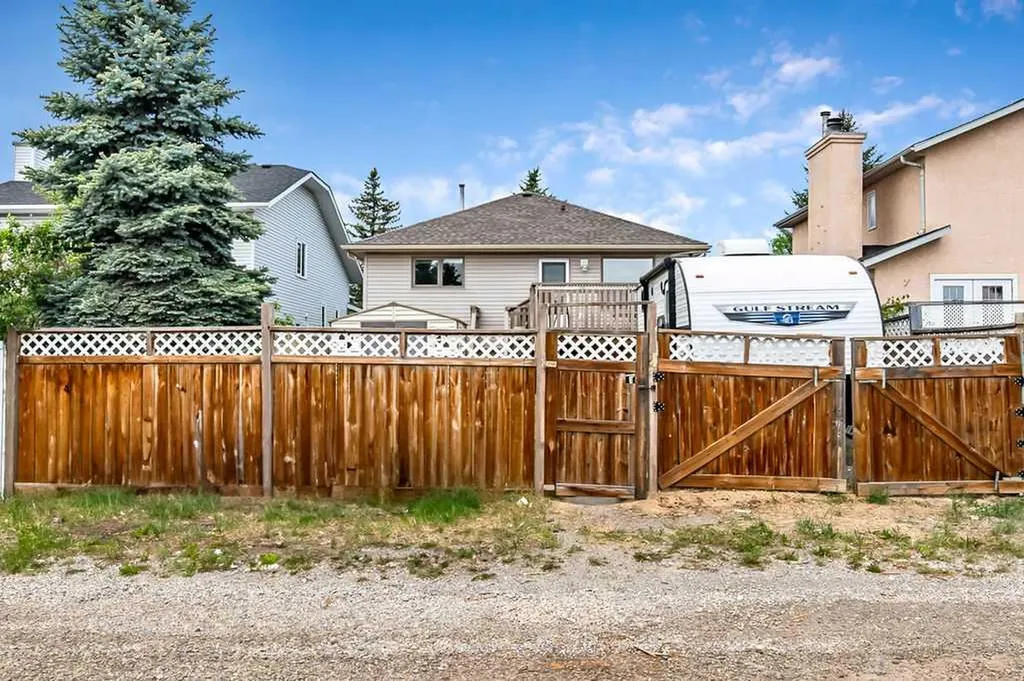 141 Shawfield Way SW Calgary AB T2Y 2Y2