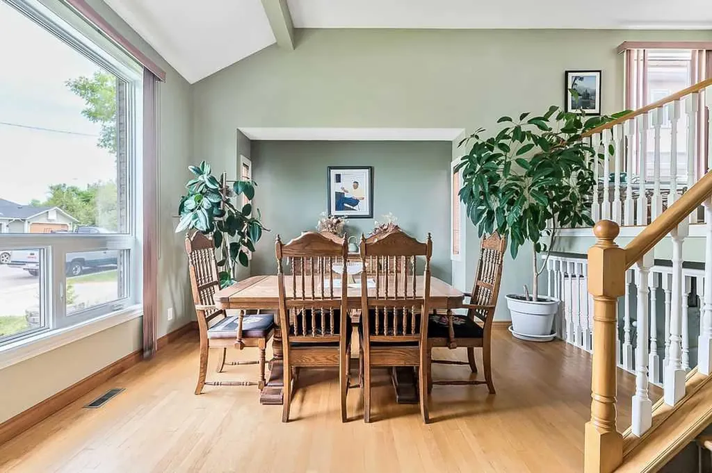 141 Shawfield Way SW Calgary AB T2Y 2Y2